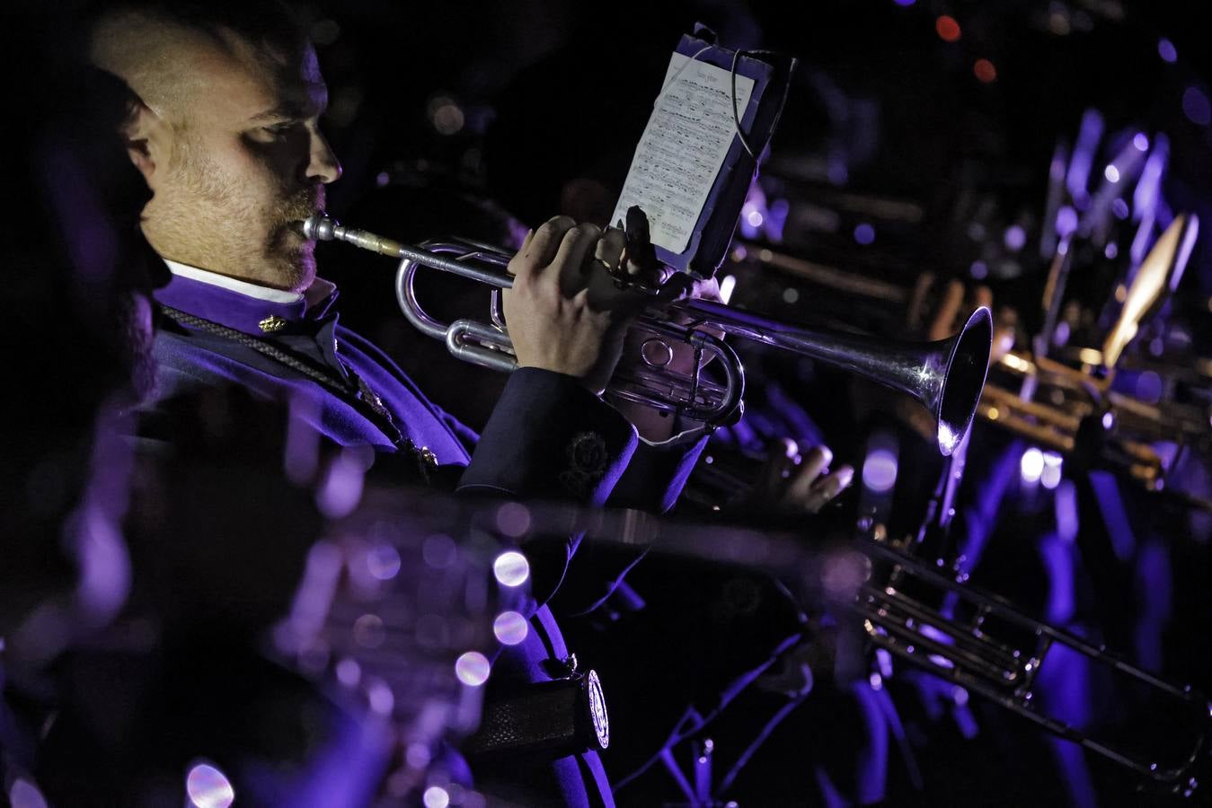 Cantores de Híspalis durante el concierto en Fibes