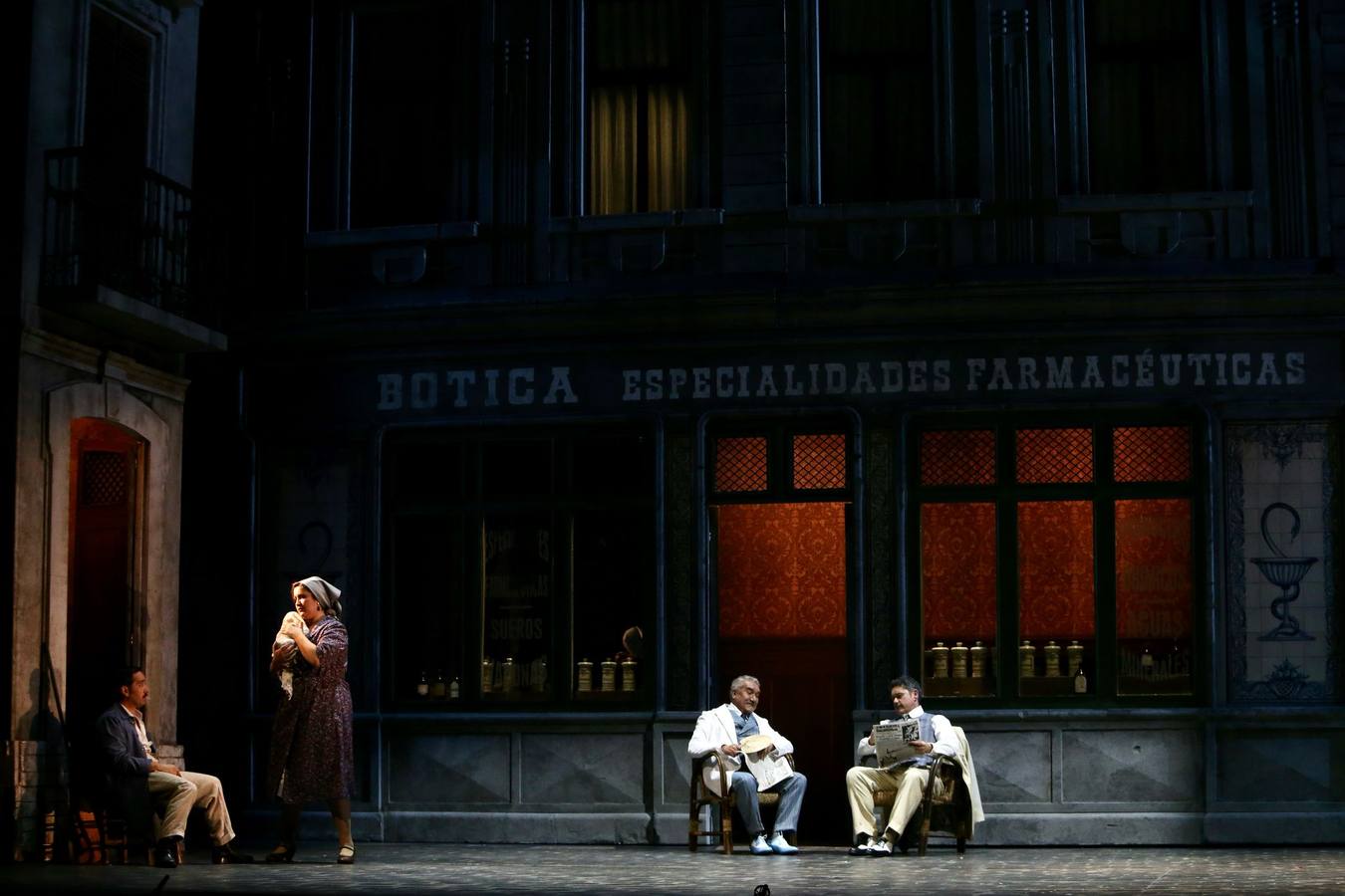 Momento del ensayo previo al estreno en el Maestranza de la zarzuela 'La verbena de la Paloma'