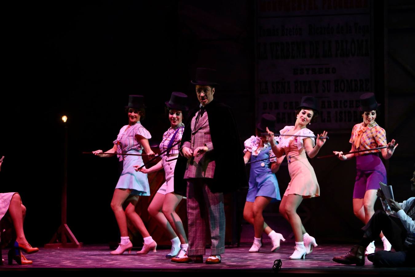 Momento del ensayo previo al estreno en el Maestranza de la zarzuela 'La verbena de la Paloma'