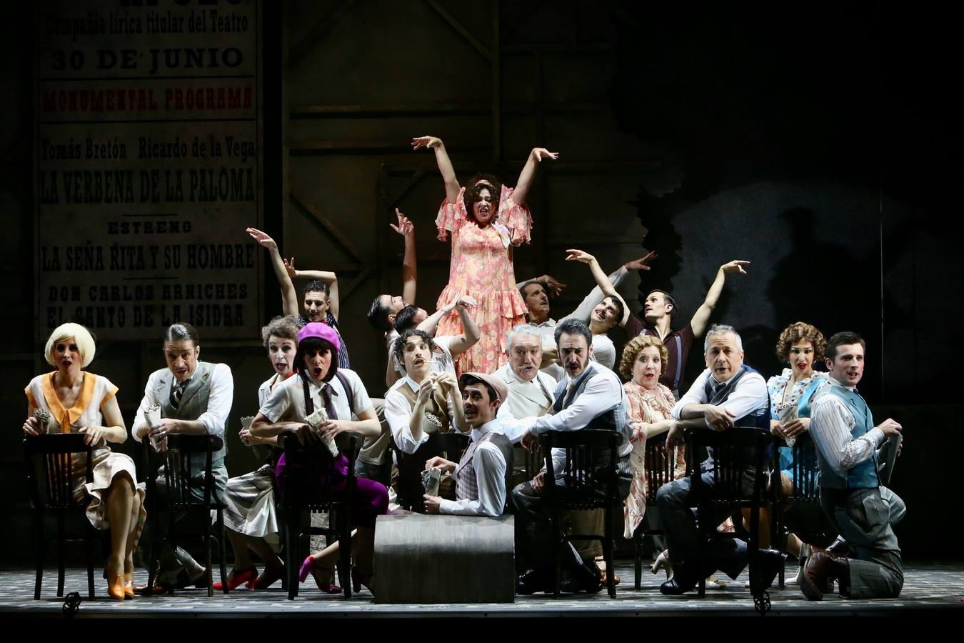 Momento del ensayo previo al estreno en el Maestranza de la zarzuela 'La verbena de la Paloma'