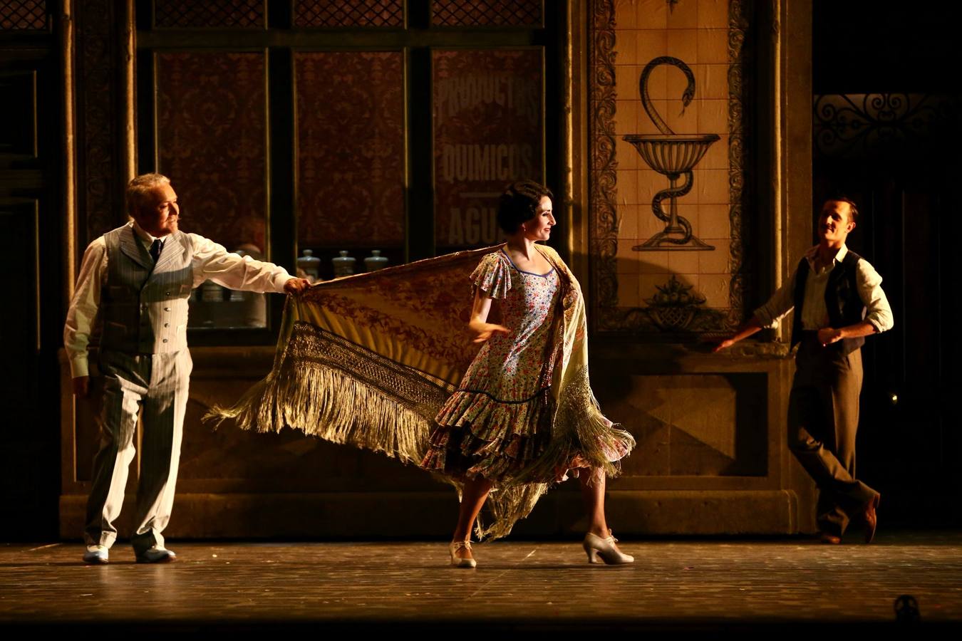 Momento del ensayo previo al estreno en el Maestranza de la zarzuela 'La verbena de la Paloma'