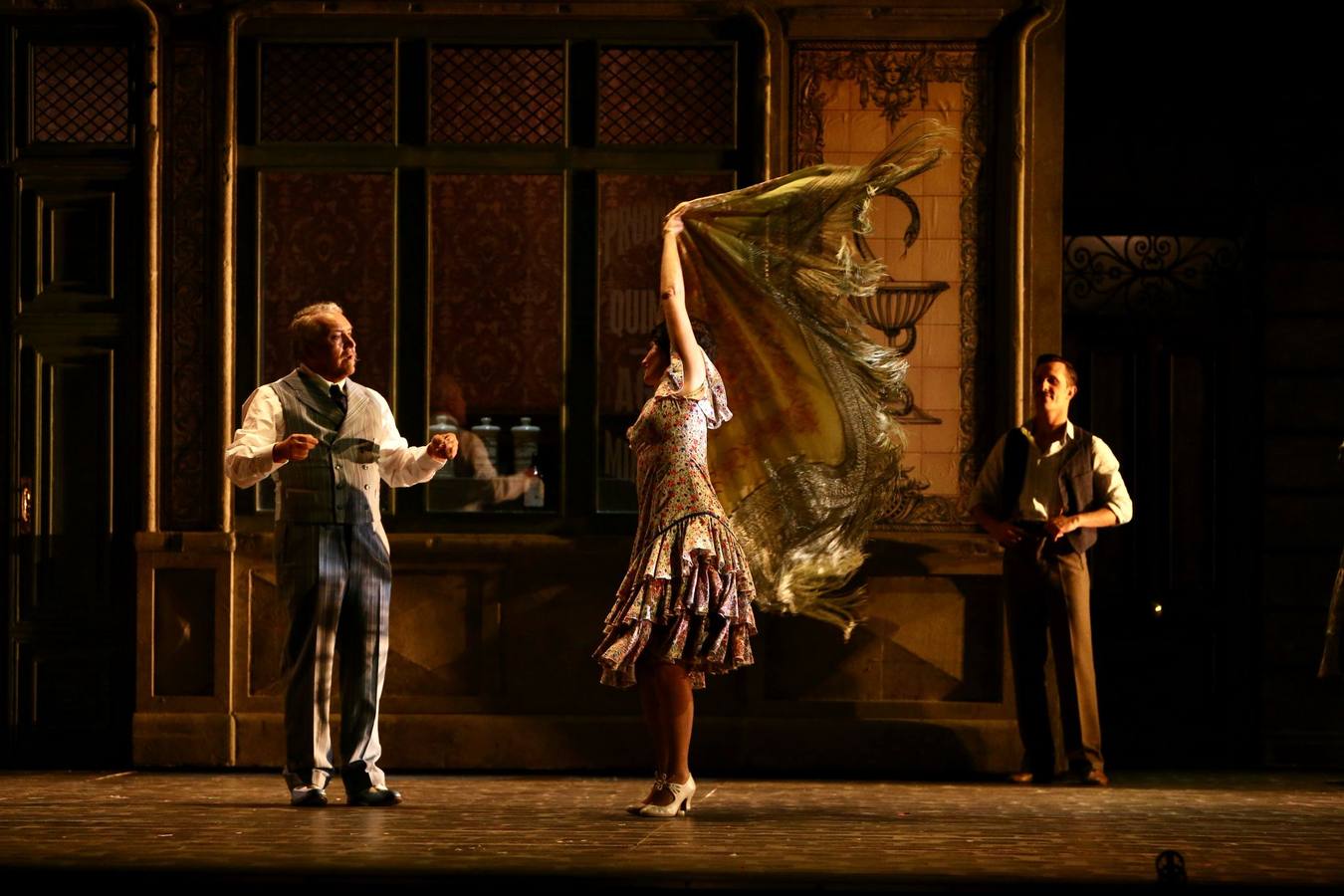 Momento del ensayo previo al estreno en el Maestranza de la zarzuela 'La verbena de la Paloma'