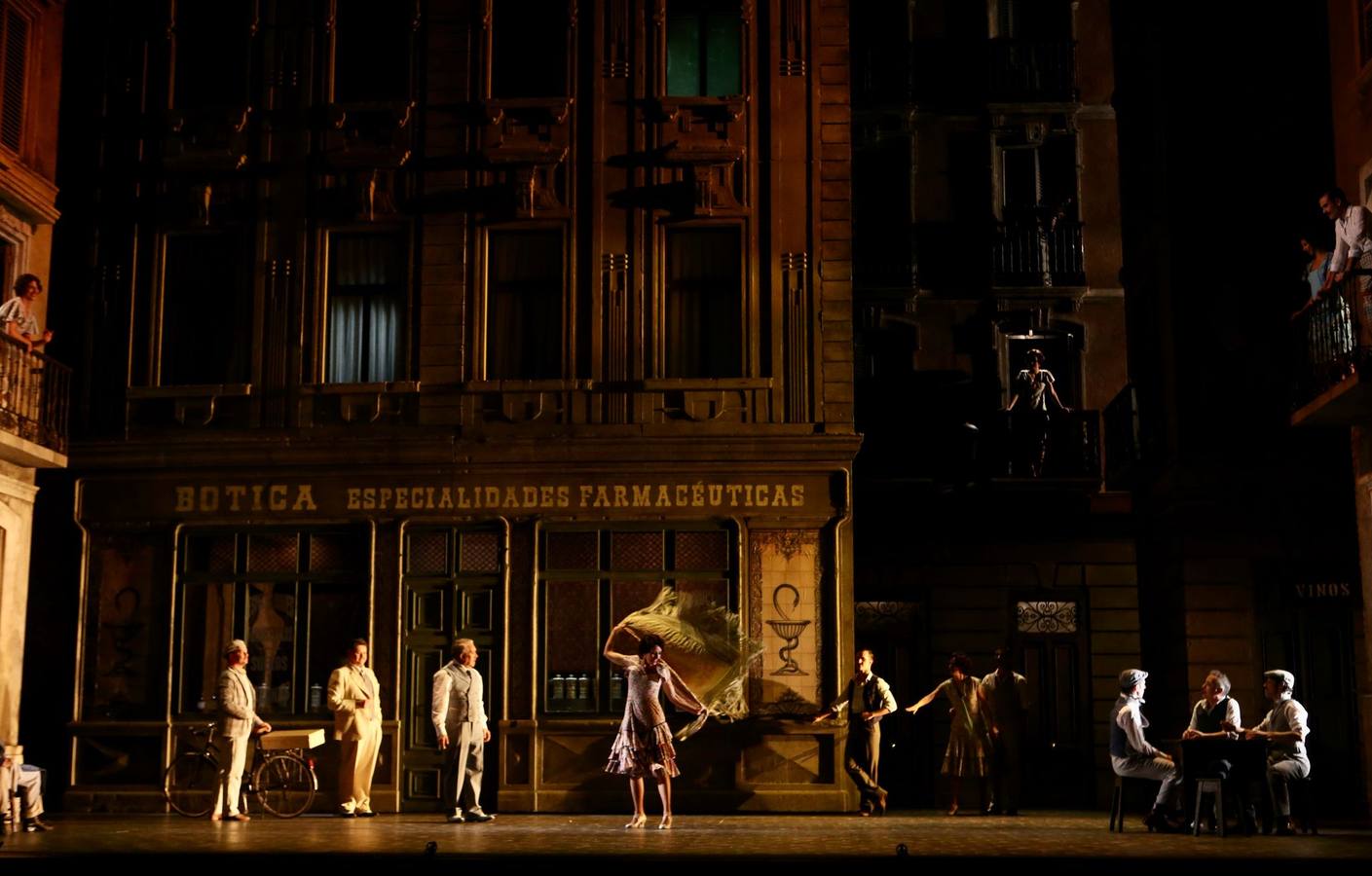 Momento del ensayo previo al estreno en el Maestranza de la zarzuela 'La verbena de la Paloma'