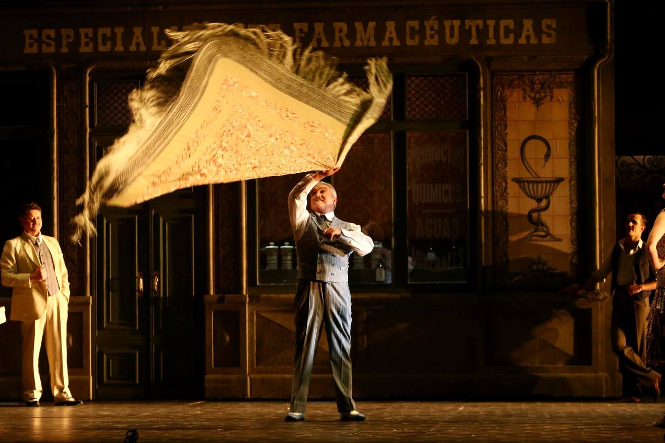Momento del ensayo previo al estreno en el Maestranza de la zarzuela 'La verbena de la Paloma'