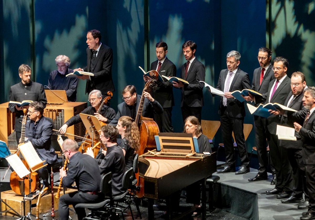 Parte de la Orquesta de Friburgo y del coro Vox Luminis, dirigidos por Lionel Meunier (el más alto)