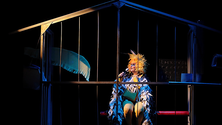 Charo interpretando a la ninfa en 'Libertá'