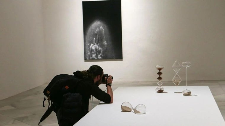 Una de las instalaciones de 'Arenas movedizas' de Amie Siegel