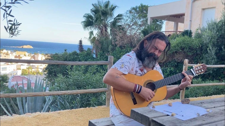 El artista almeriense José Luis Jaén, ofrece esta semana un concierto en la localidad sevillana de Arahal