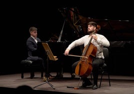 Javier López Escalona (violonchelo) y Elio Coria (piano).