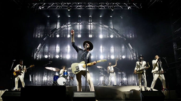 Las imágenes del concierto de Leiva en la Plaza de España de Sevilla