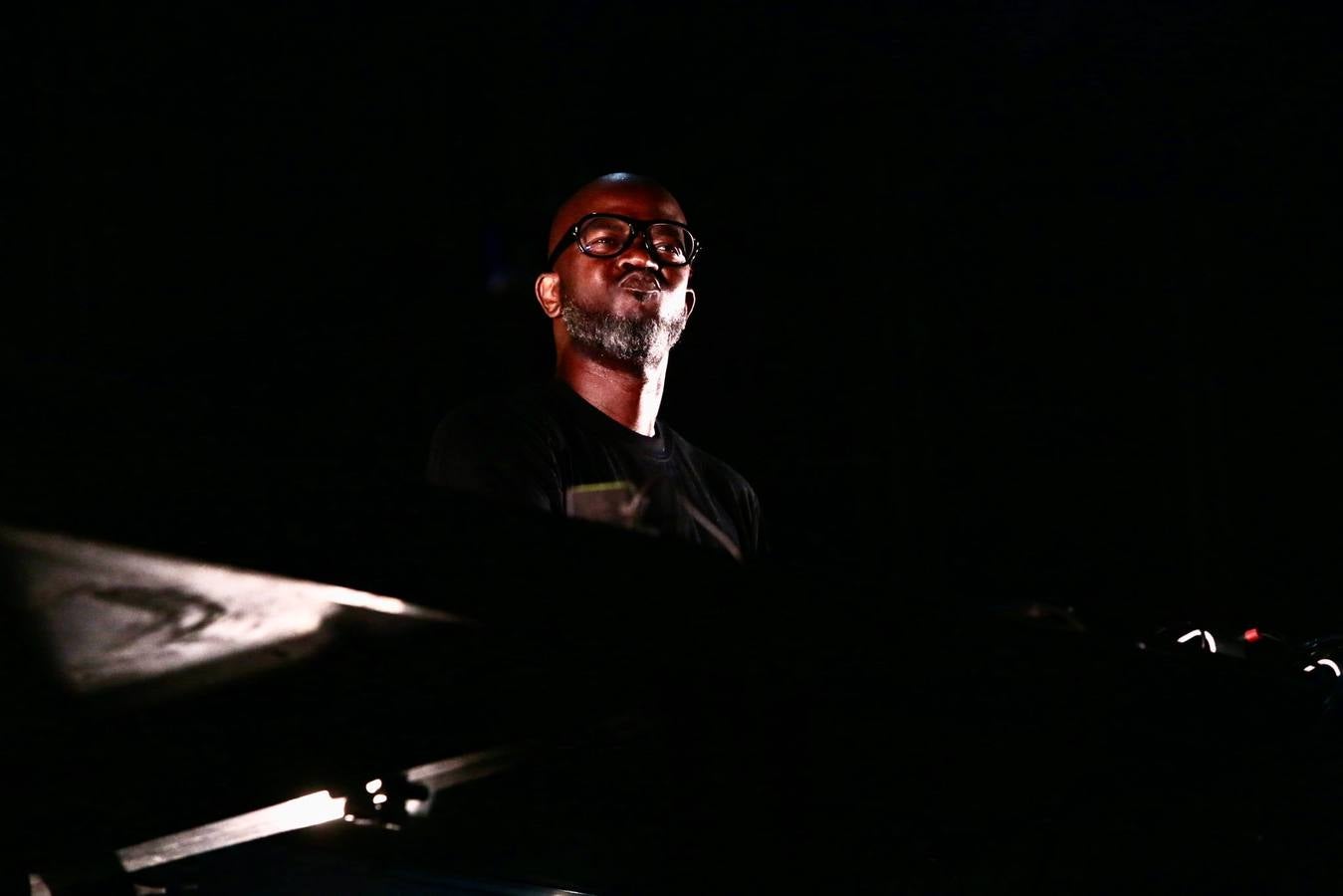 La música electrónica llenó la Plaza de España de Sevilla este domingo