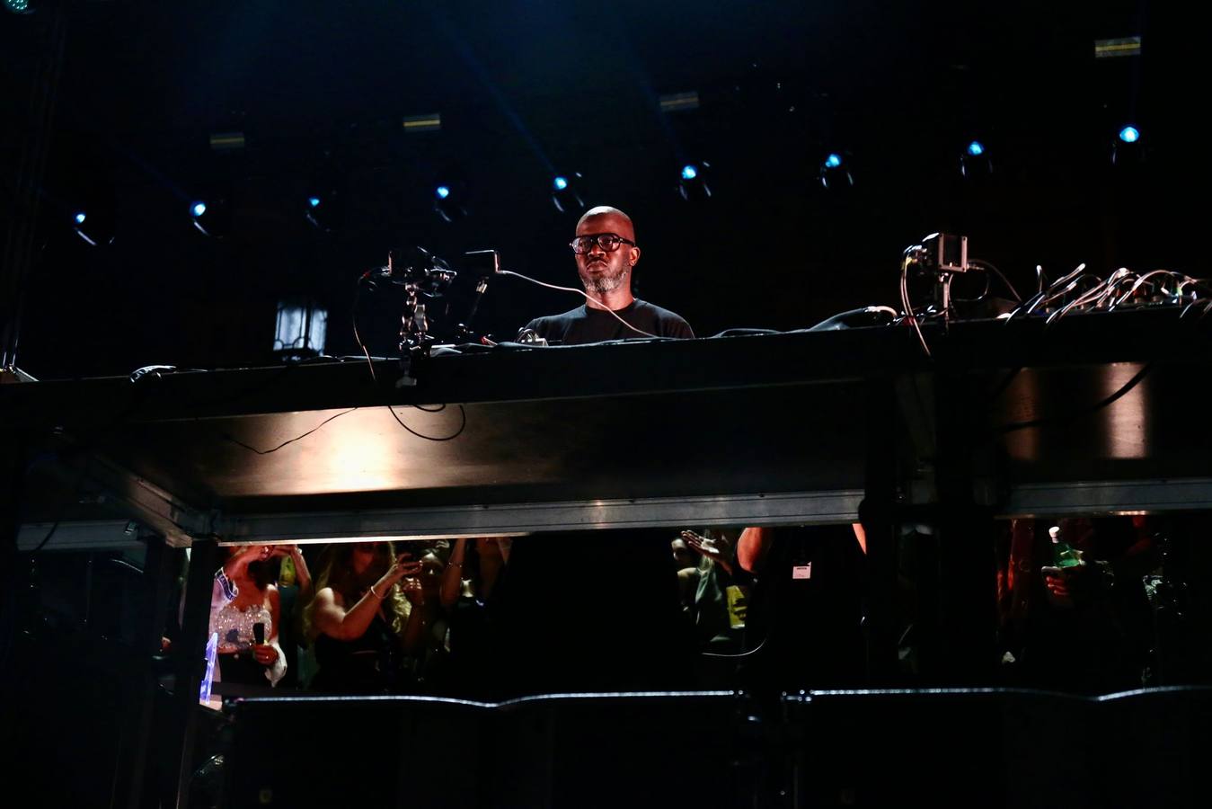 La música electrónica llenó la Plaza de España de Sevilla este domingo