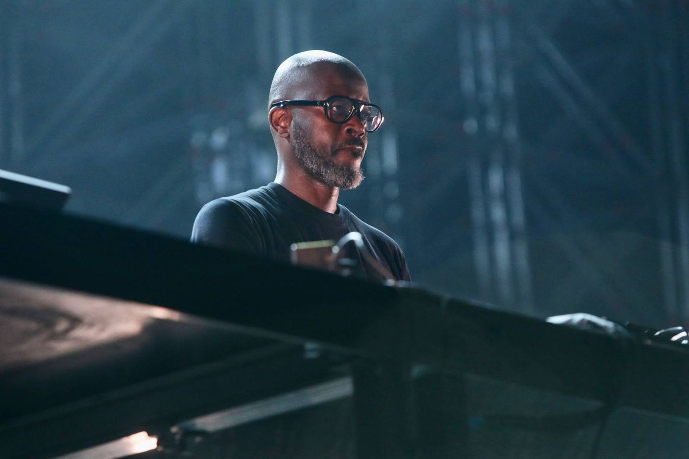 La música electrónica llenó la Plaza de España de Sevilla este domingo