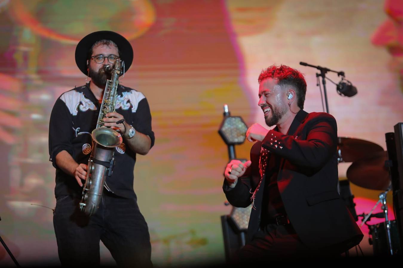 Las míticas canciones de Los Caños fueron coreadas por toda la Plaza de España 