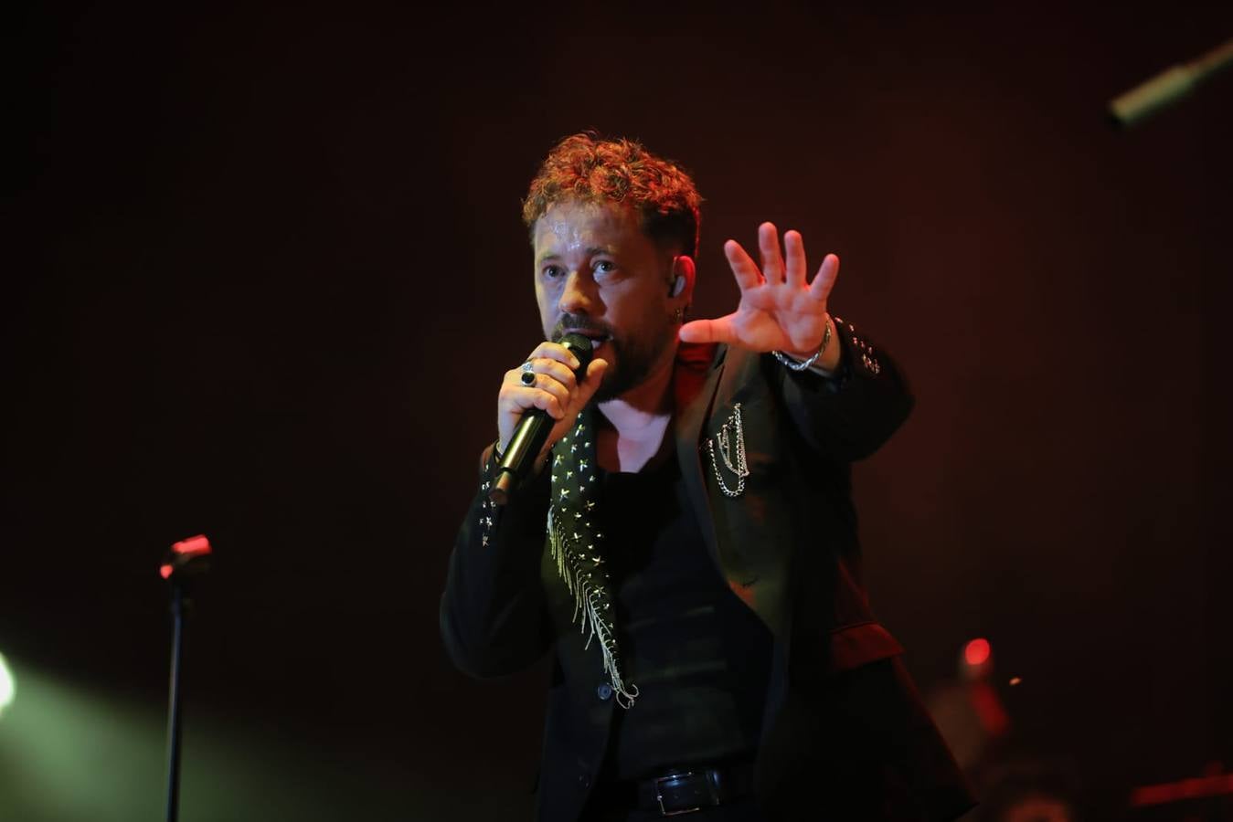 Las míticas canciones de Los Caños fueron coreadas por toda la Plaza de España 