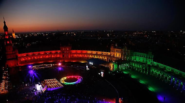 La Plaza de España de colores para celebrar el concierto
