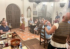 Cenas teatralizadas y fuegos artificiales: el nuevo plan de Isla Mágica para los sábados por la noche