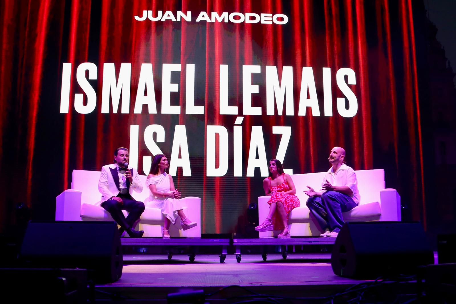 Juan Amodeo en plena actuación este martes en la Plaza de España