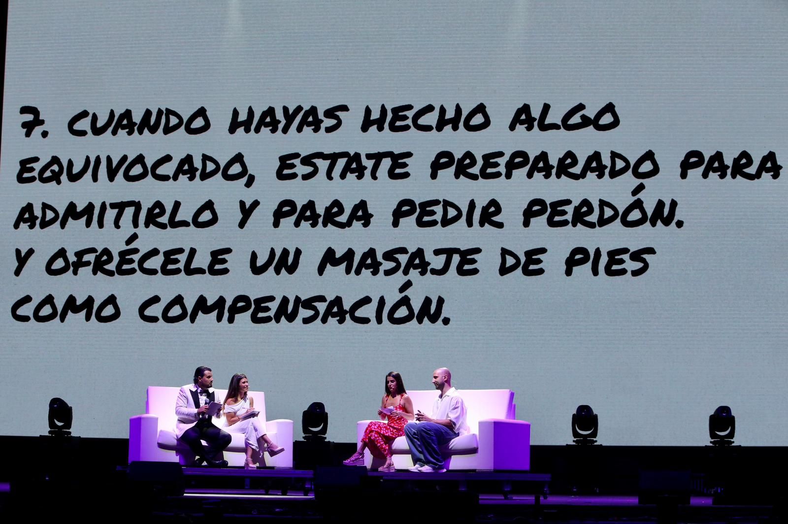 Juan Amodeo en plena actuación este martes en la Plaza de España