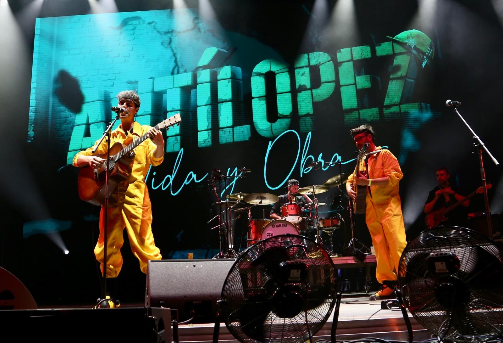 Las imágenes del espectáculo de Amodeo y del concierto de Antílopez en