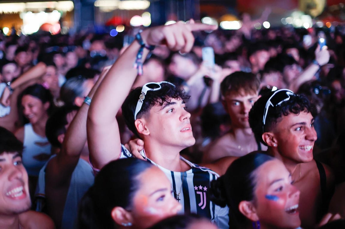 Ambiente en el Puro Latino Sevilla 2025