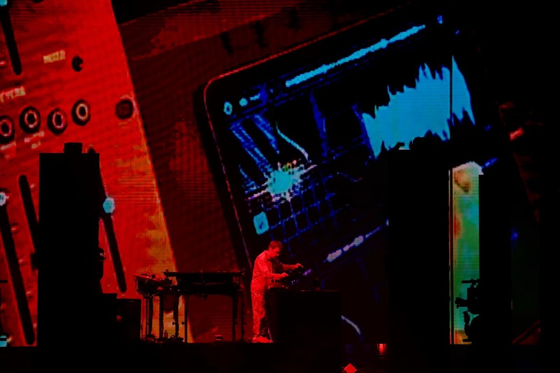 Jarre demostró en Sevilla que es uno de los artistas más influyentes y vanguardistas 