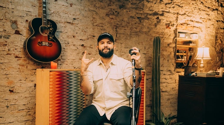 Carín León llega este jueves a Icónica Santalucía Sevilla Fest en el único concierto que ofrecerá en Andalucía