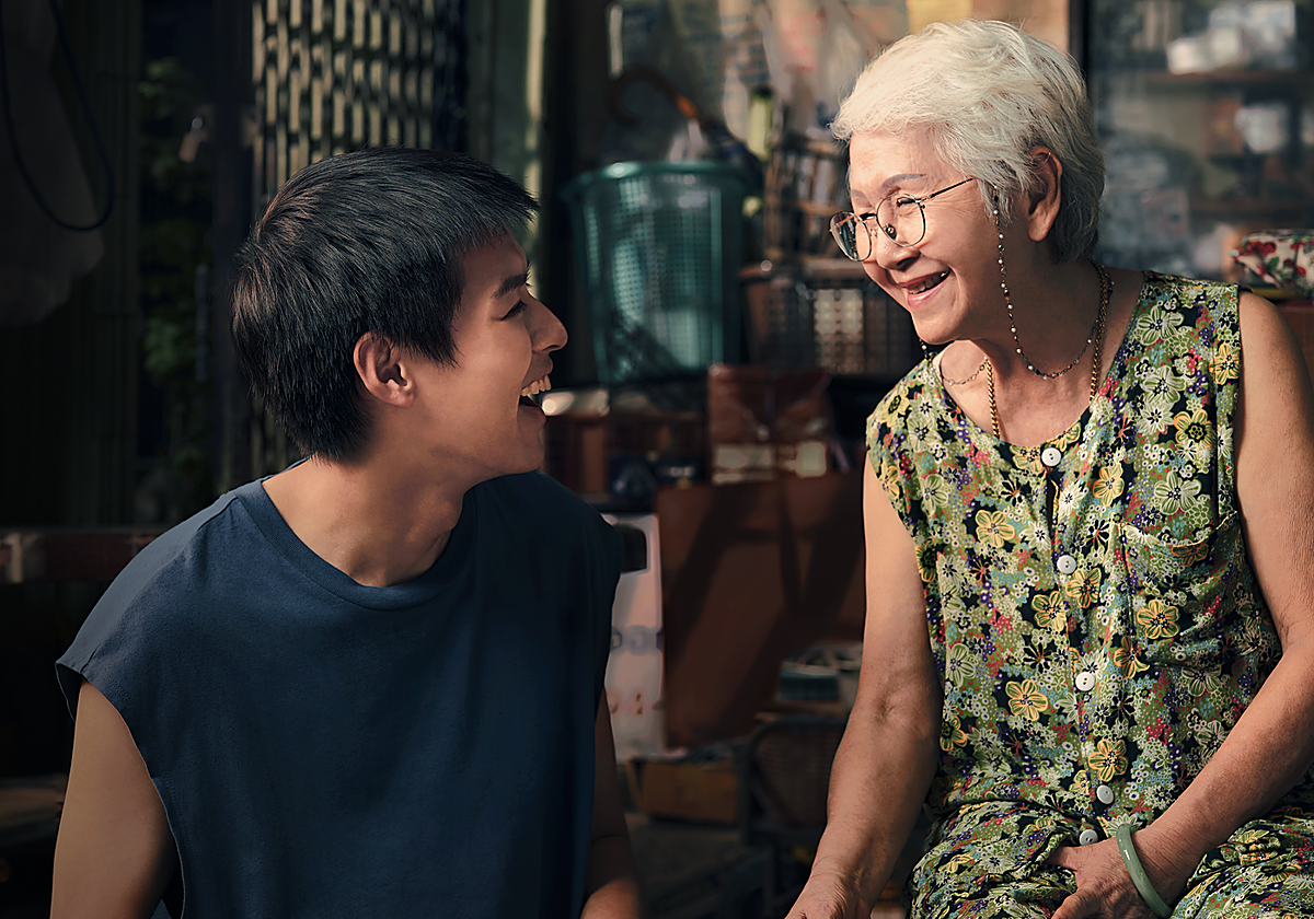 Frame de la película 'Cómo hacerse millonario antes de que muera la abuela' que se proyectará en el cine de verano Asómate al Patio 2025