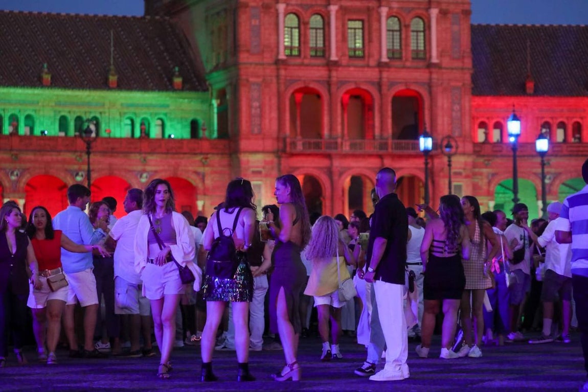 El artista portorriqueño ha puesto a bailar a la Plaza de España con su salsa y boleros 