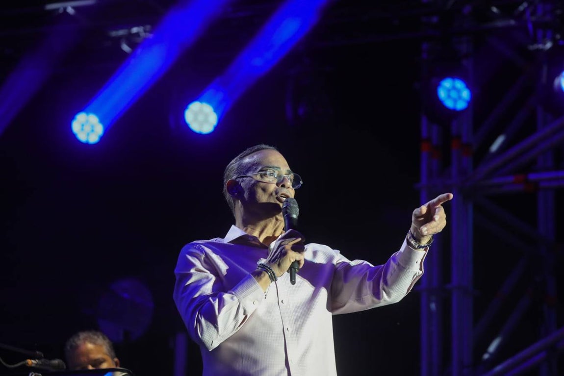El artista portorriqueño ha puesto a bailar a la Plaza de España con su salsa y boleros 