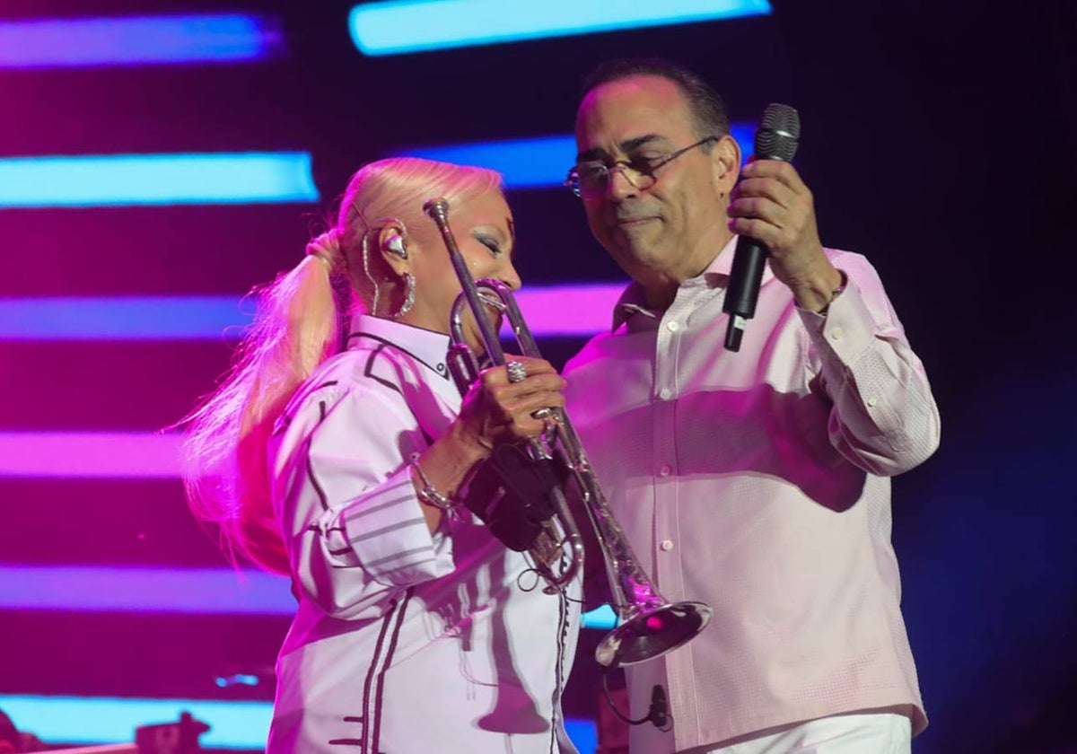 El artista portorriqueño ha puesto a bailar a la Plaza de España con su salsa y boleros