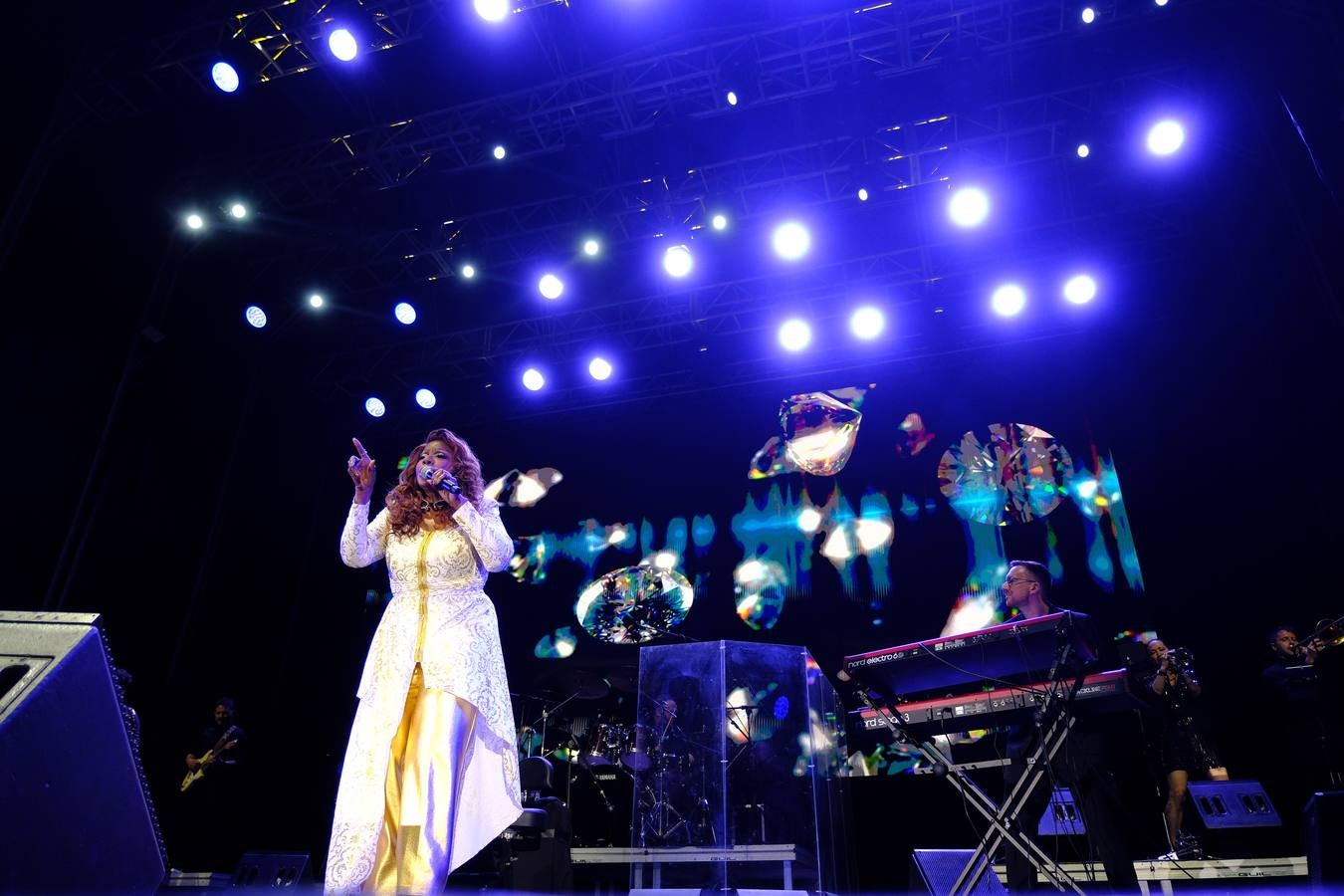 Un momento del gran concierto este jueves de Gloria Gaynor en el Tío Pepe Festival