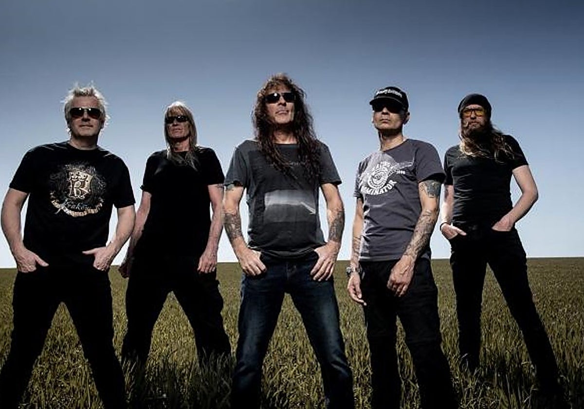 Steve Harris, en el centro, líder de British Lion