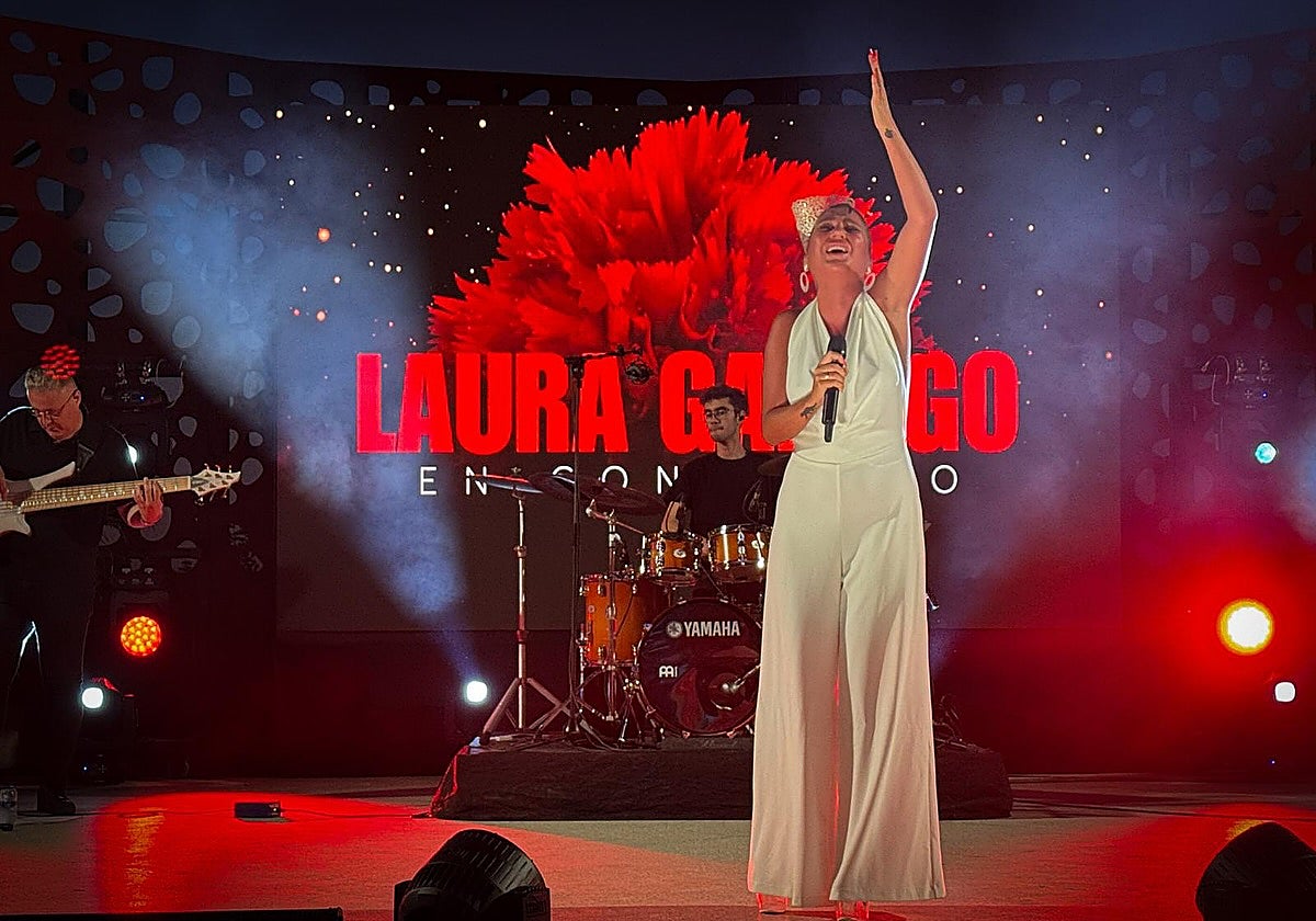 La conocida artista Laura Gallego actúa esta semana en la localidad de Palomares del Río