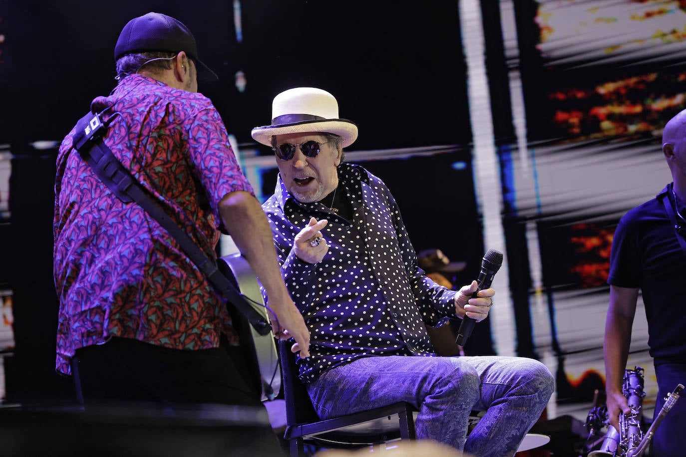 Joaquín Sabina recibió durante todo el concierto el cariño del público de la Maestranza