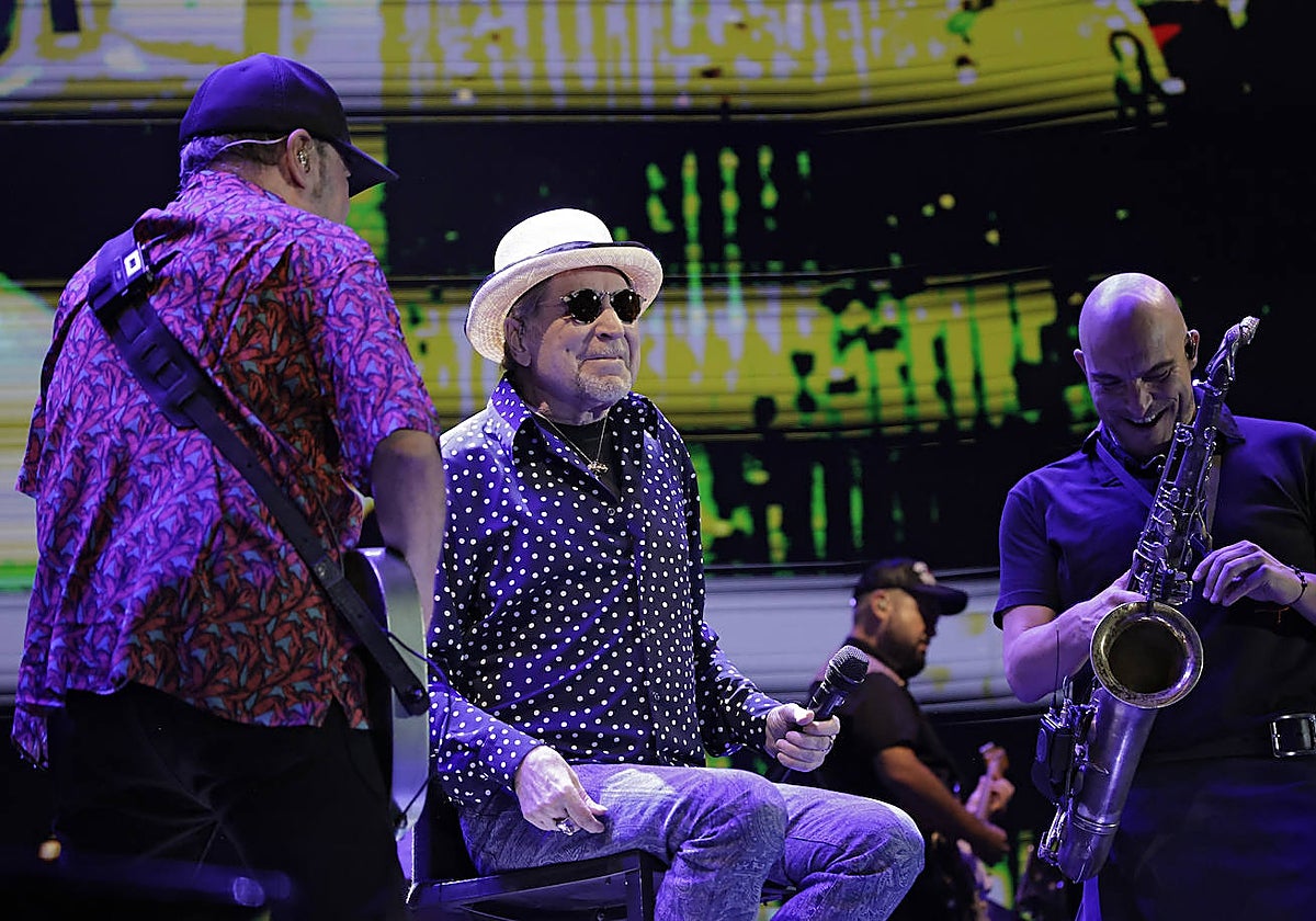 Un momento del concierto de Joaquín Sabina en la Maestranza en su gira de despedida 'Hola y adiós'