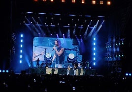 Manuel Carrasco sorprende a Camilo en pleno concierto en Sevilla