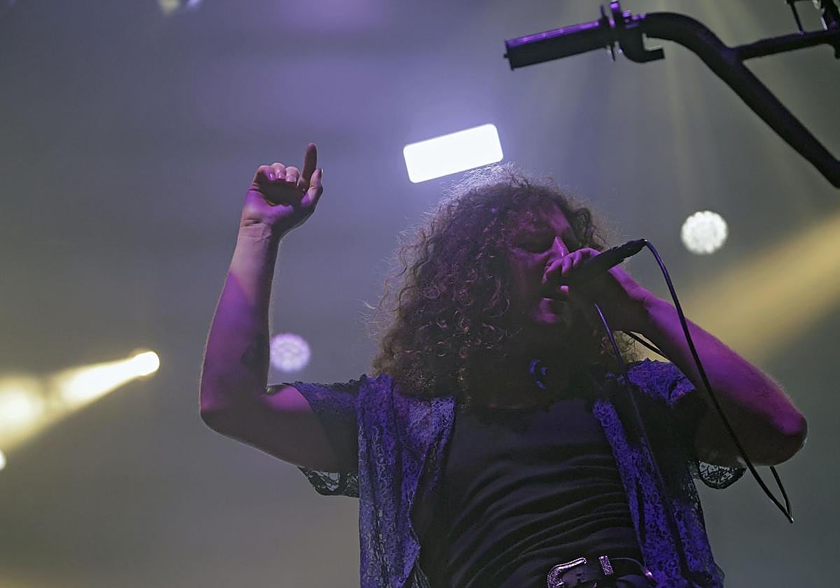 Dandy Piranha en un momento del concierto de Derby Motoreta's Burrito Kachimba en Sevilla