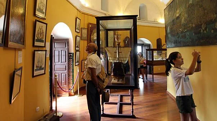 Museo Naval en el interior de la Torre del Oro