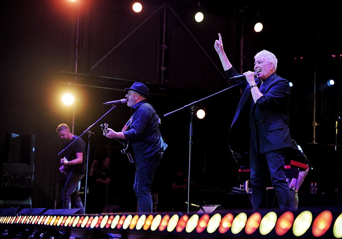 Los Pecos anoche durante su concierto en Mairena del Aljarafe