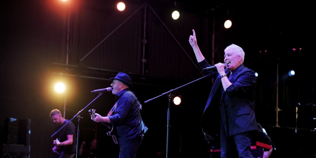 Dos voces, una historia y mil recuerdos en el concierto de Pecos en Cabaret Festival