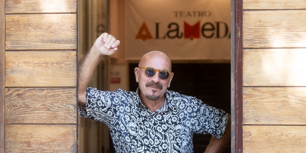 Javier Ruibal convierte el teatro Alameda en el 'Saturno Cabaret'