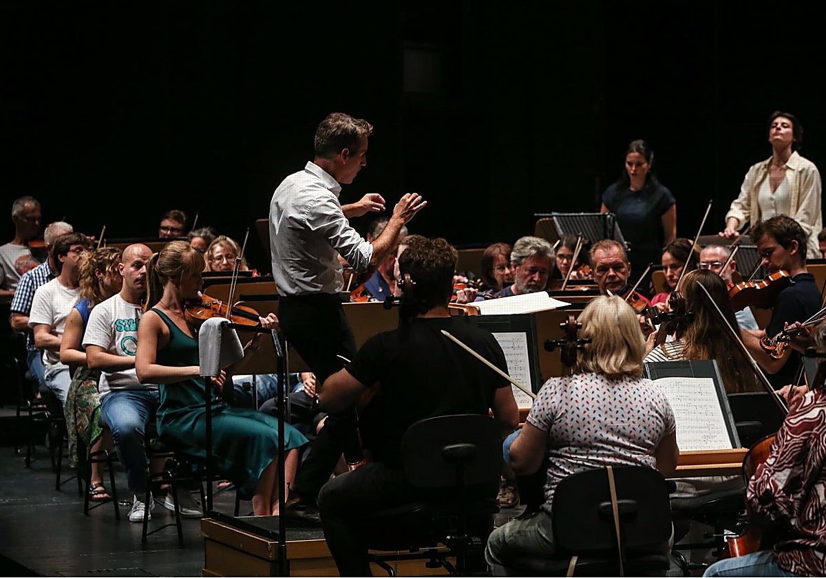 Lucas Macías dirigirá a la Real Orquesta Sinfónica de Sevilla en el concierto de homenaje al cine español
