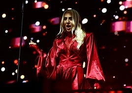 Los decibelios suben y vuelan a merced de Mónica Naranjo en Sevilla