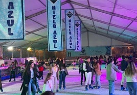 La gran pista de hielo del Prado de San Sebastián vuelve a Sevilla por Navidad: atracciones, horarios y todos los detalles