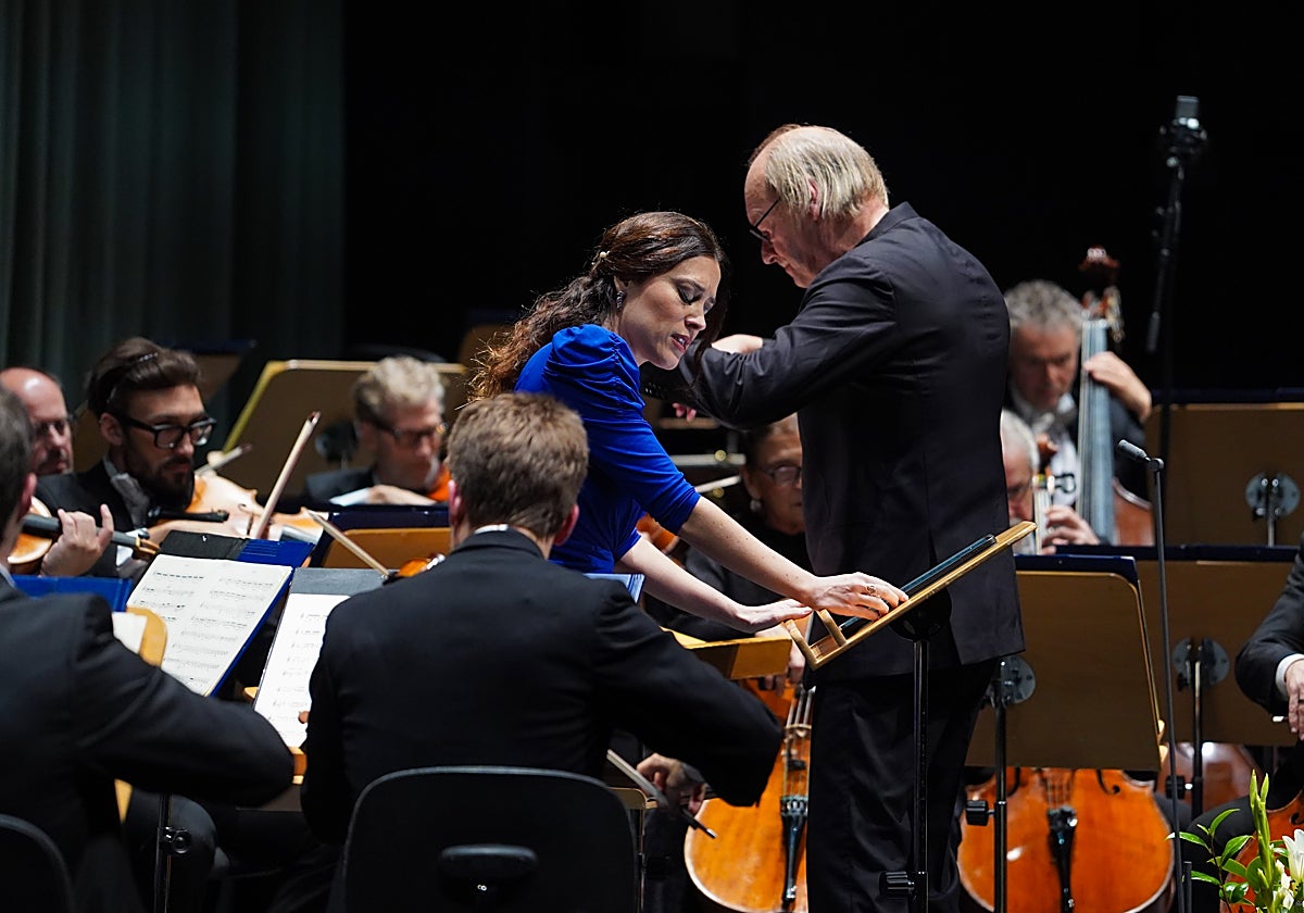 Leonor Bonilla (soprano) y Jan Willem de Vriend (director)