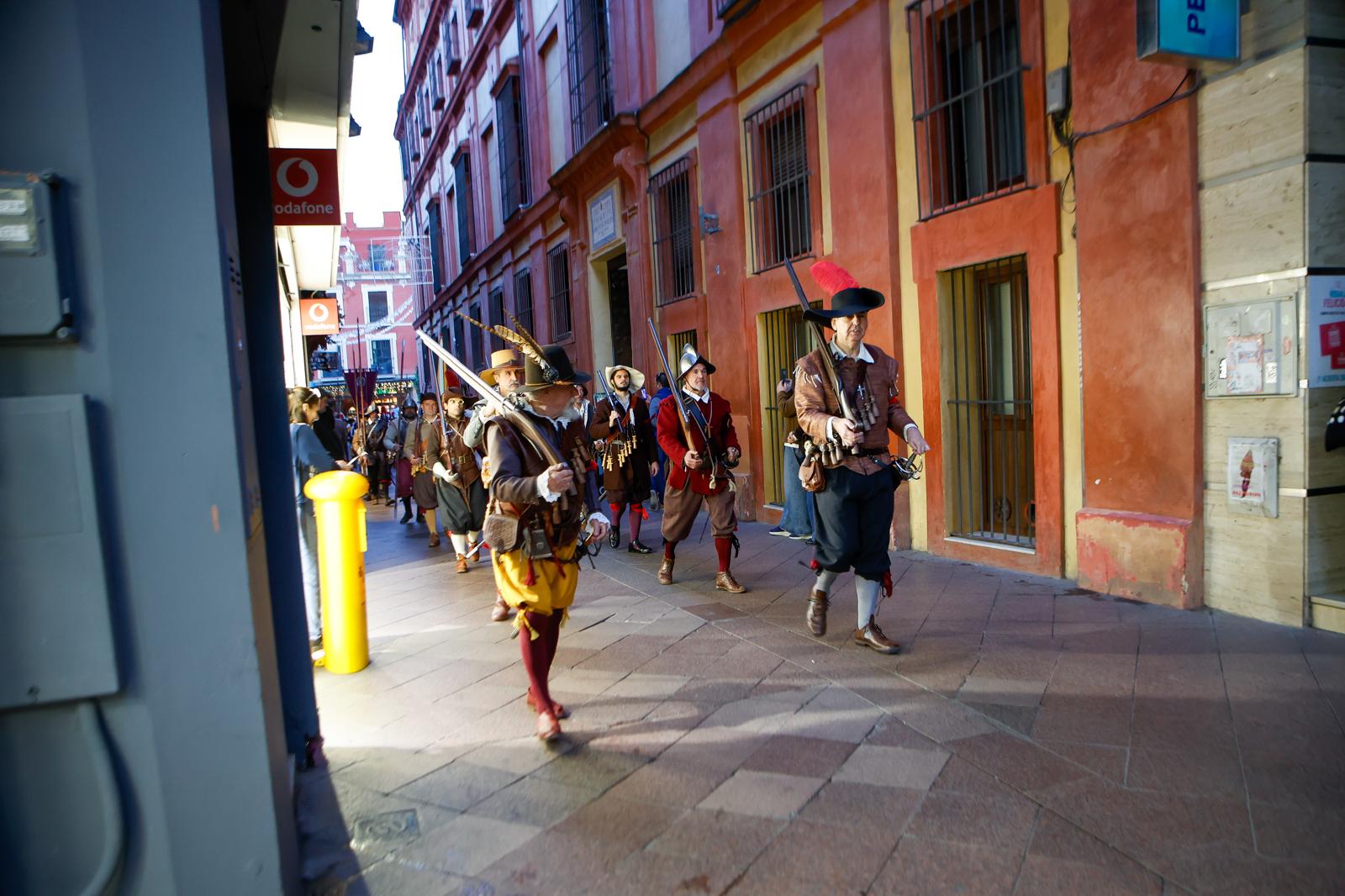 En imágenes, el Tercio de Olivares vuelve a desfilar en Sevilla