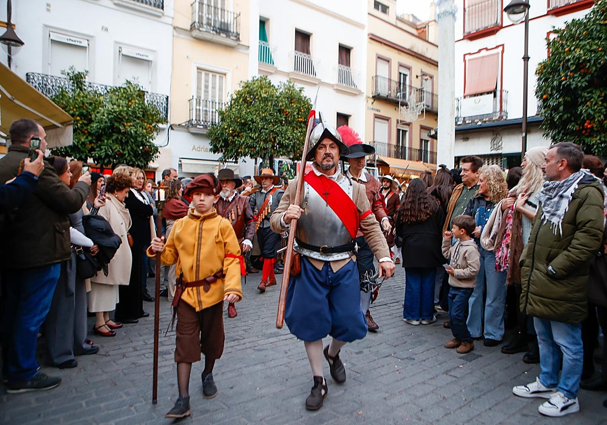 En imágenes, el Tercio de Olivares vuelve a desfilar en Sevilla
