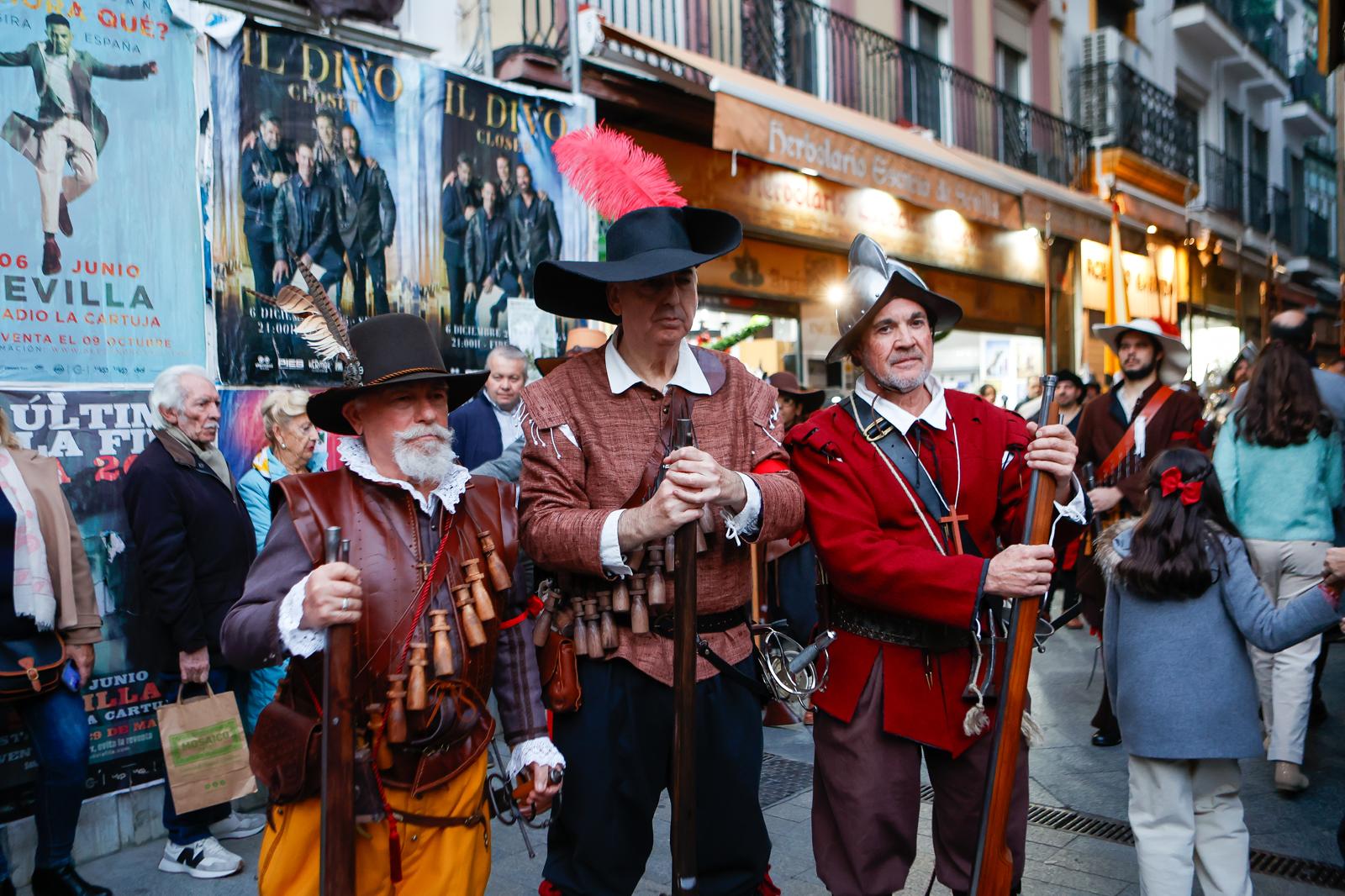 En imágenes, el Tercio de Olivares vuelve a desfilar en Sevilla