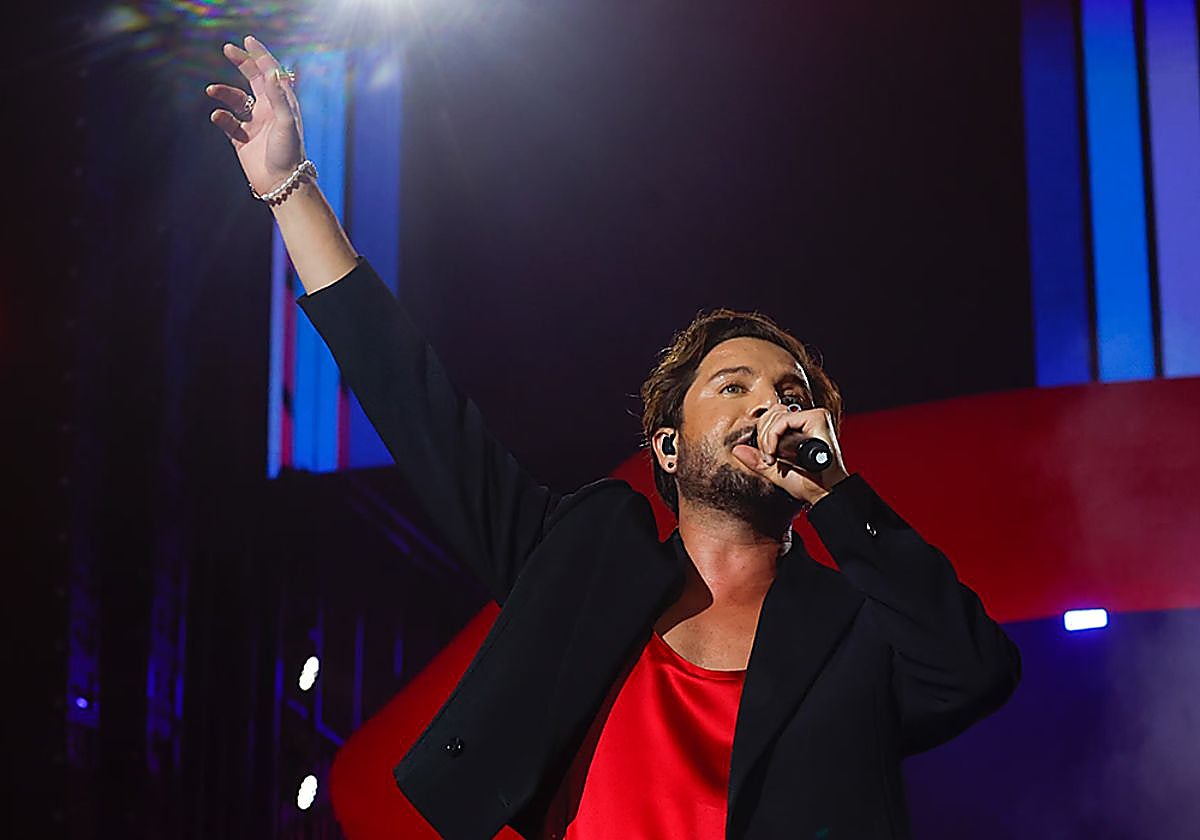 Manuel Carrasco durante uno de sus conciertos